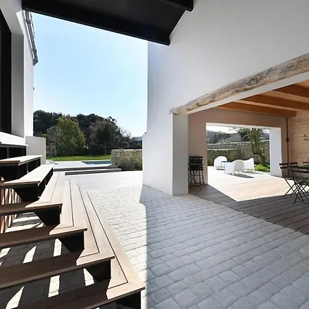 500 Les Bardons Prestige And Comfort Villa *
